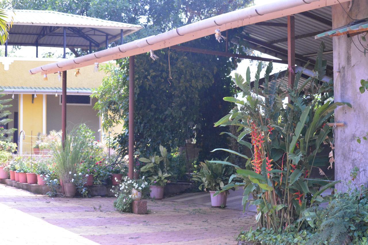 Mango Holiday Resort Kolhapur Luaran gambar